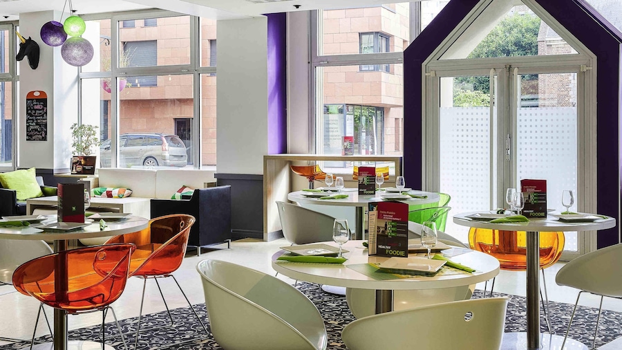 里尔中央贝弗洛阿宜必思尚品酒店