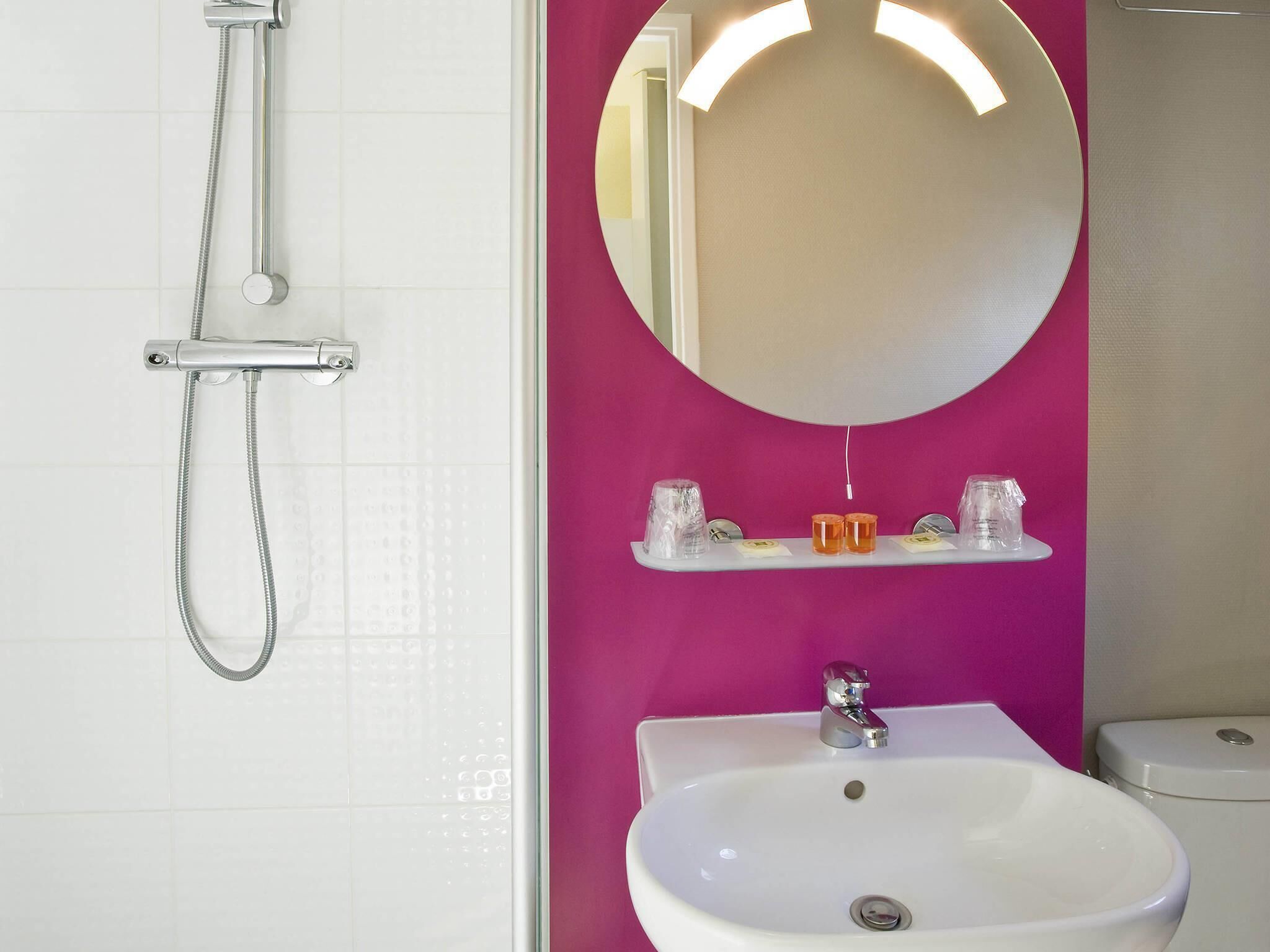 Standard Room, 2 Single Beds | Select Comfort beds, in-room safe, iron/ironing board