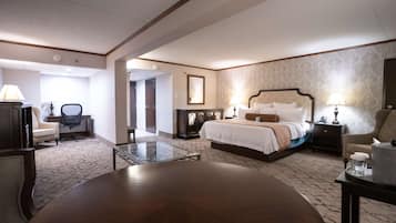 Suite, 1 King Bed, Non Smoking (Living Room;Larger Room) | Pillowtop beds, in-room safe, desk, blackout drapes