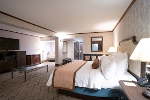 Pillowtop beds, in-room safe, desk, blackout drapes