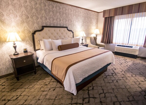 Pillowtop beds, in-room safe, desk, blackout drapes