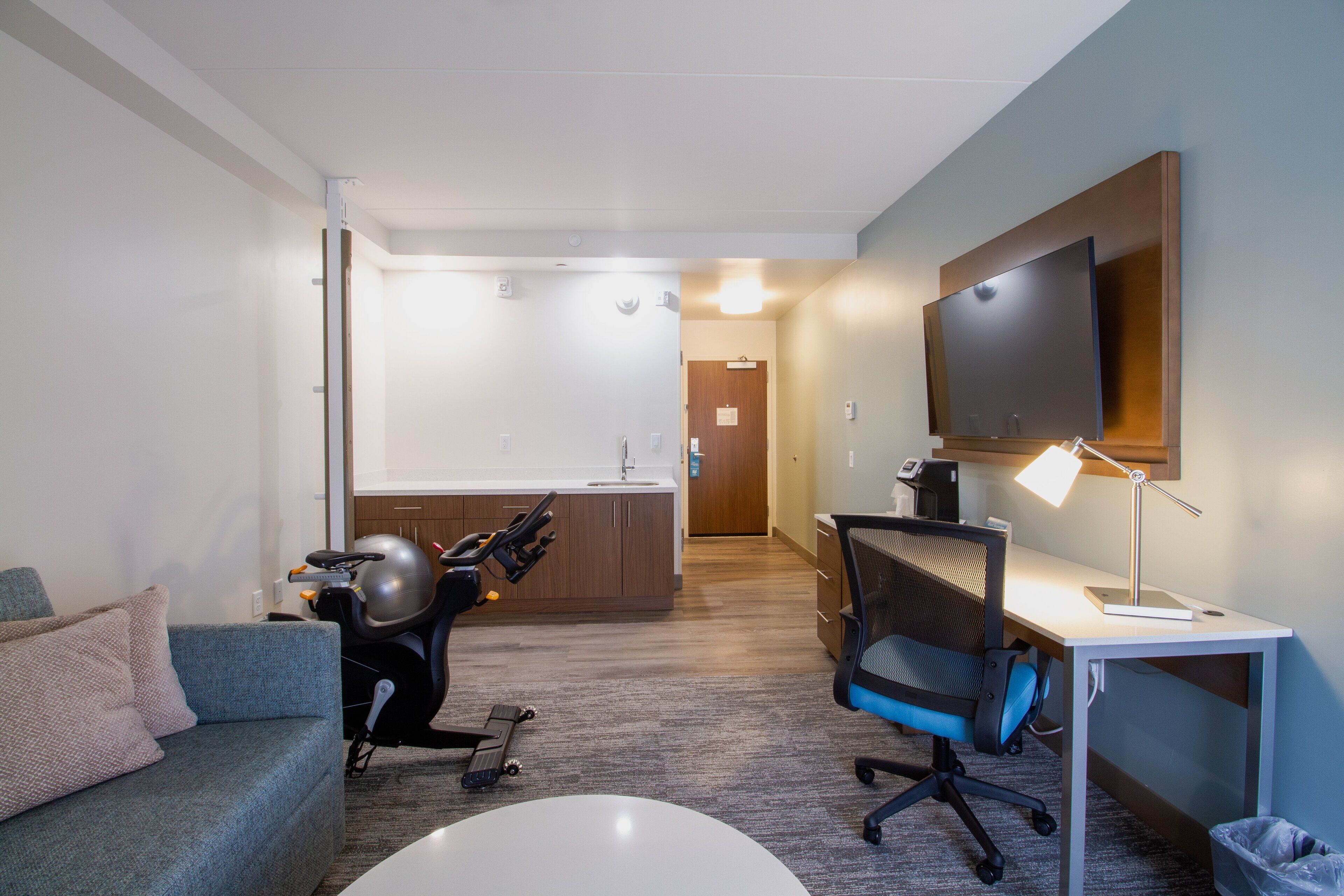 suite, 1 king bed, accessible (communications) | 1 bedroom, hypo-allergenic bedding, in-room safe, desk