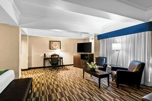 Standard Room, 1 King Bed, Non Smoking, Jetted Tub (Larger Room) | Pillowtop beds, iron/ironing board, rollaway beds, free WiFi