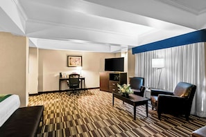 Standard Room, 1 King Bed, Non Smoking, Jetted Tub (Larger Room) | Pillowtop beds, iron/ironing board, rollaway beds, free WiFi