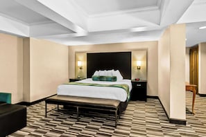 Chambre Standard, 1 très grand lit, non-fumeurs, baignoire à jets (Larger Room) | Surmatelas, fer et planche à repasser, lits pliants/supplémentaires