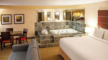 Executive Room, 1 King Bed, Hot Tub | Premium bedding, pillowtop beds, in-room safe, desk
