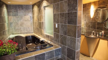 Presidential Suite, 1 Bedroom, Hot Tub | 1 bedroom, premium bedding, pillowtop beds, in-room safe