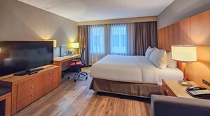 Standardzimmer, 1 King-Bett und Schlafsofa | Hochwertige Bettwaren, Pillowtop-Betten, Zimmersafe, Schreibtisch