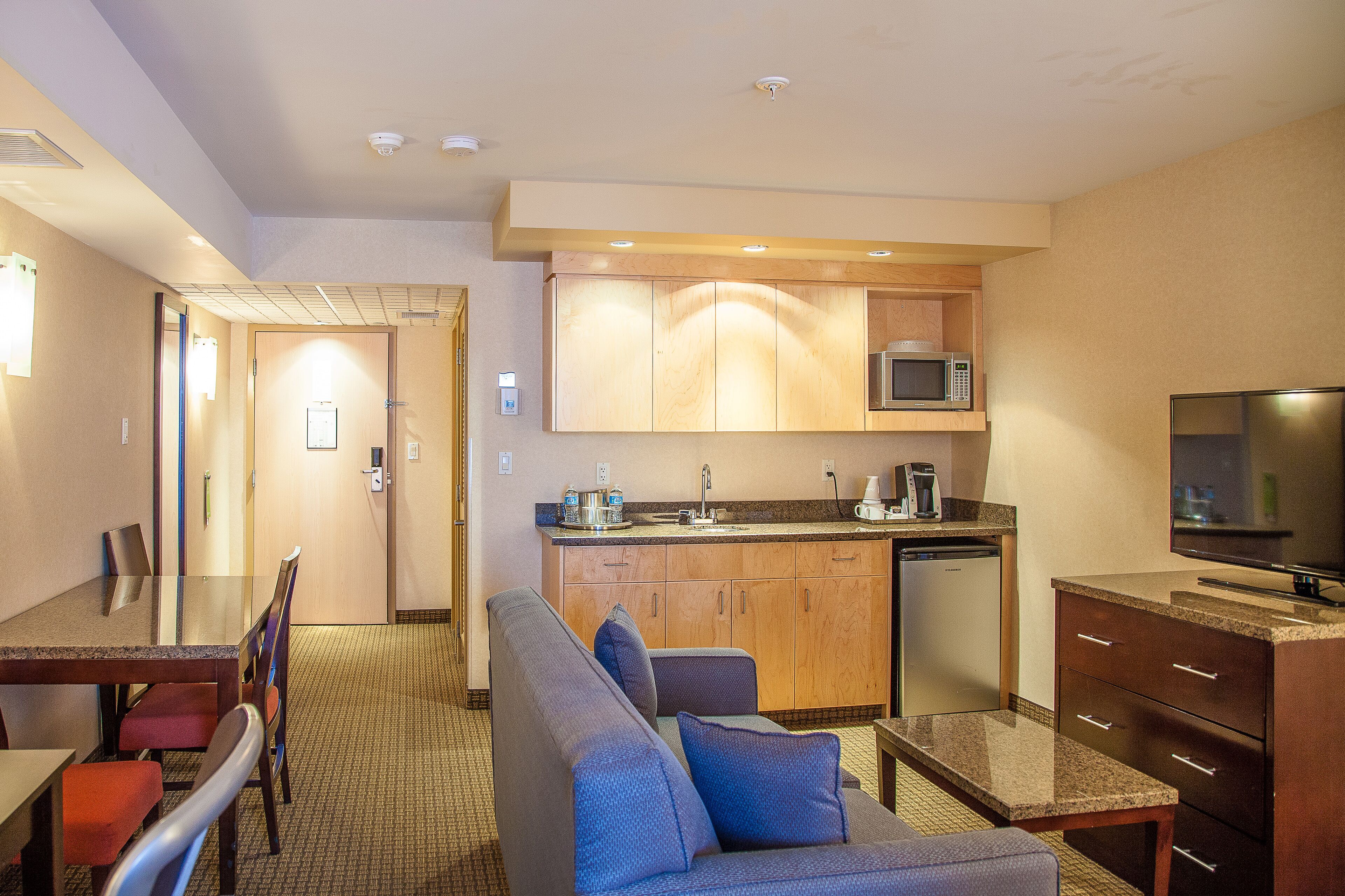 business suite, 1 king bed with sofa bed | 1 bedroom, premium bedding, pillow-top beds, in-room safe