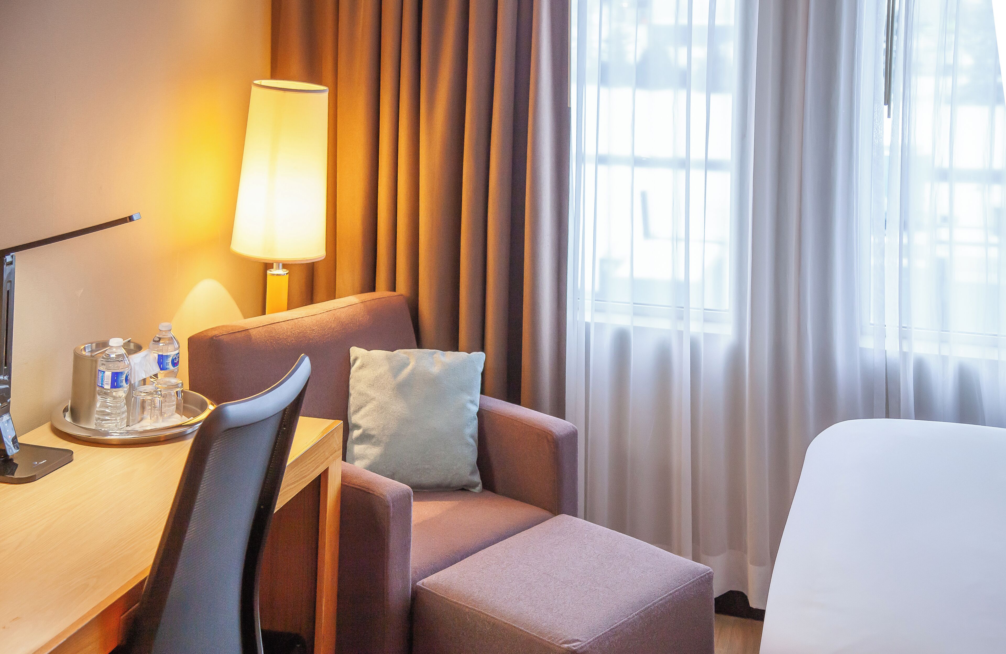 标准房, 2 张大床 | 高档床上用品、加厚床垫、客房内保险箱、办公桌