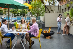 Outdoor pool, pool umbrellas, sun loungers