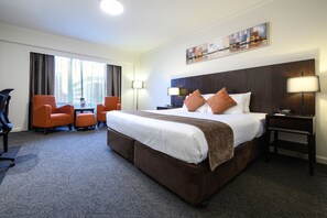 Desk, laptop workspace, iron/ironing board, free WiFi - Hotel Grand Chancellor Adelaide (Adelaide)