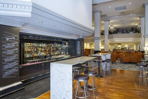 Serves dinner and happy hour - Hotel Grand Chancellor Adelaide (Adelaide)