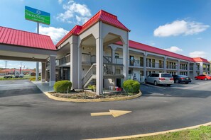 Exterior - SureStay Hotel by Best Western Lenoir City (Lenoir City)