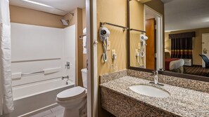 Ducha y bañera combinadas y artículos de higiene personal gratuitos