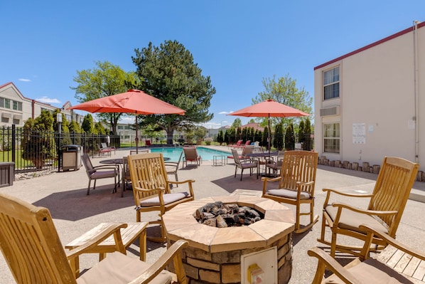 Seasonal outdoor pool, pool loungers