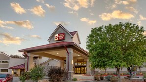 A Best Western Plus hotel with a covered entrance, landscaped garden, and a parking lot. - Best Western Plus Loveland Inn (Loveland)