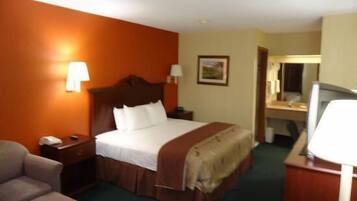 Room, 1 King Bed, Non Smoking (Pet Friendly) | Iron/ironing board, free WiFi, alarm clocks