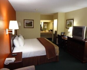 Room, 1 King Bed, Non Smoking (Pet Friendly) | Iron/ironing board, free WiFi, alarm clocks