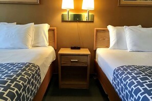 書桌、筆電工作空間、遮光布/窗簾、熨斗/熨衣板