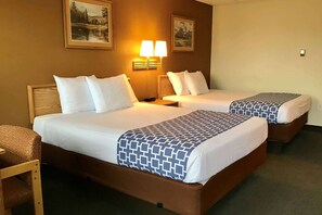 Desk, laptop workspace, blackout drapes, iron/ironing board - Travelodge by Wyndham Powell (Powell)