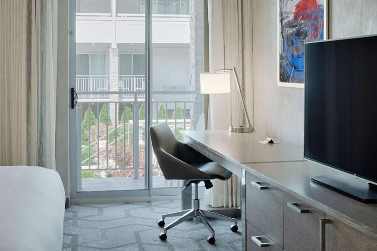 Egyptian cotton sheets, premium bedding, down comforters, pillowtop beds