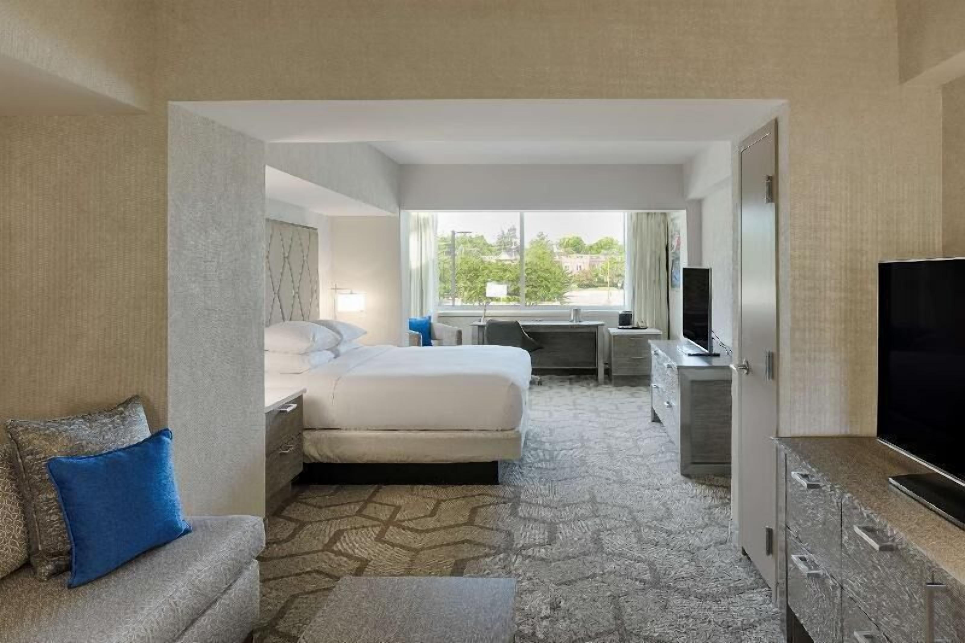 Egyptian cotton sheets, premium bedding, down duvets, pillow-top beds