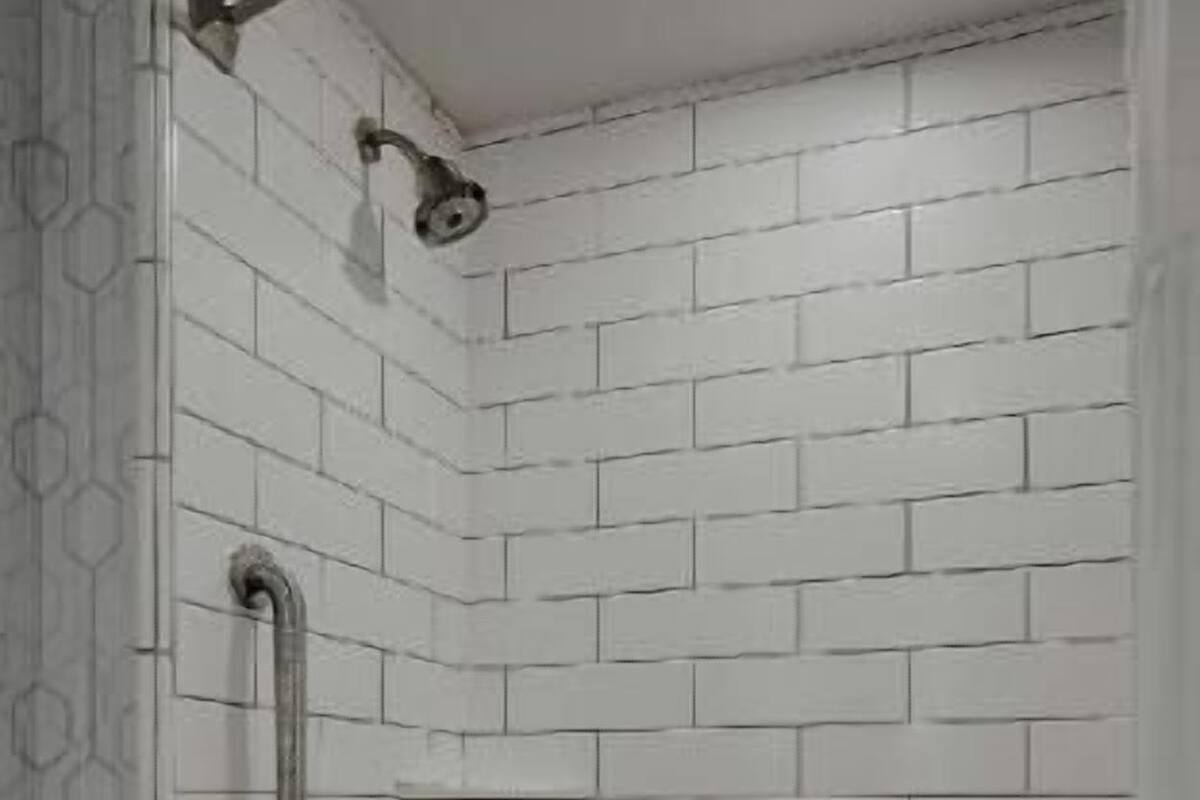 Baño | Regadera, regadera con hidromasaje, amenidades de baño de diseñador