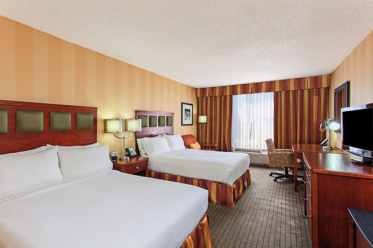 Pillowtop beds, in-room safe, desk, laptop workspace