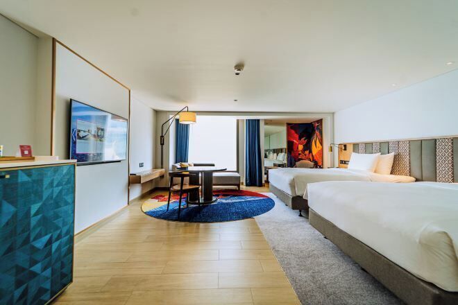 Ropa de cama de alta calidad y minibar 