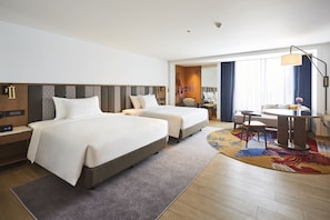 Hochwertige Bettwaren, Minibar, Zimmersafe, individuell dekoriert
