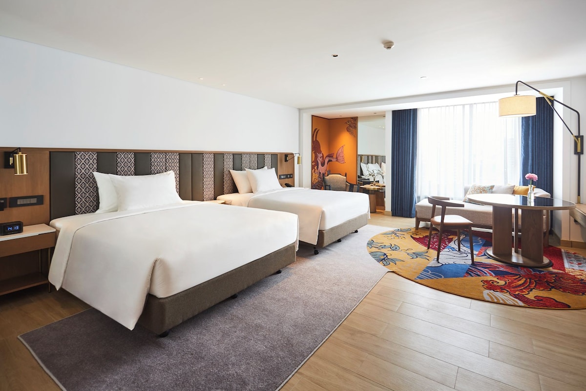 Premium bedding, minibar, in-room safe, blackout curtains