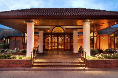 Exterior. Hilton Newbury Centre