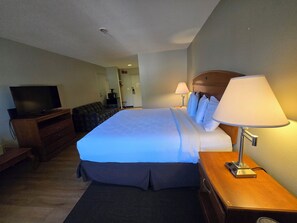 Deluxe Single Room, 1 King Bed | Premium bedding, pillowtop beds, desk, laptop workspace