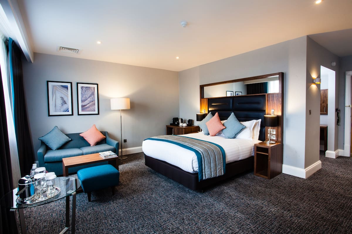 Premium bedding, minibar, in-room safe, desk