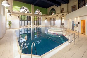 Indoor pool, sun loungers