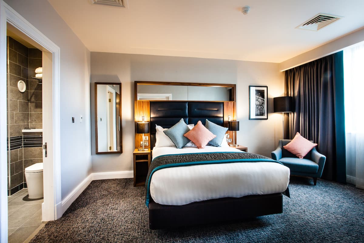Premium bedding, minibar, in-room safe, desk