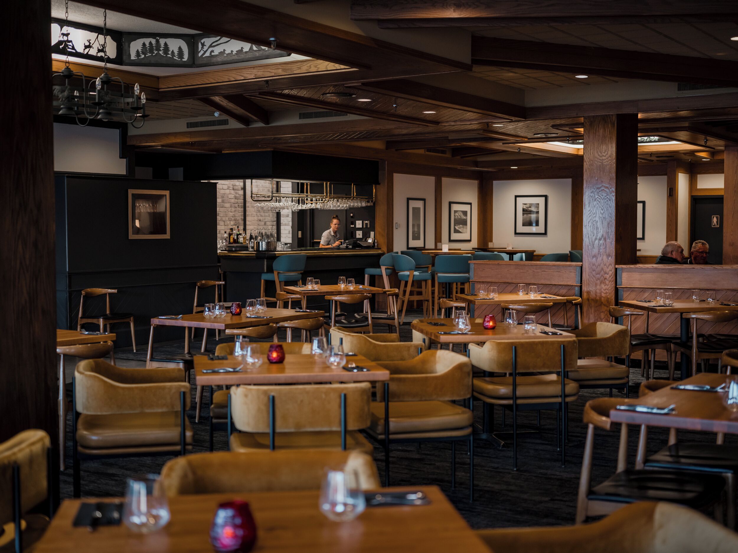 Breakfast and dinner served