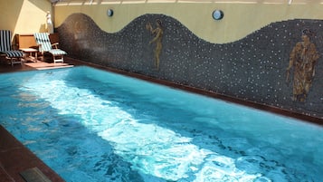 Indendørs pool