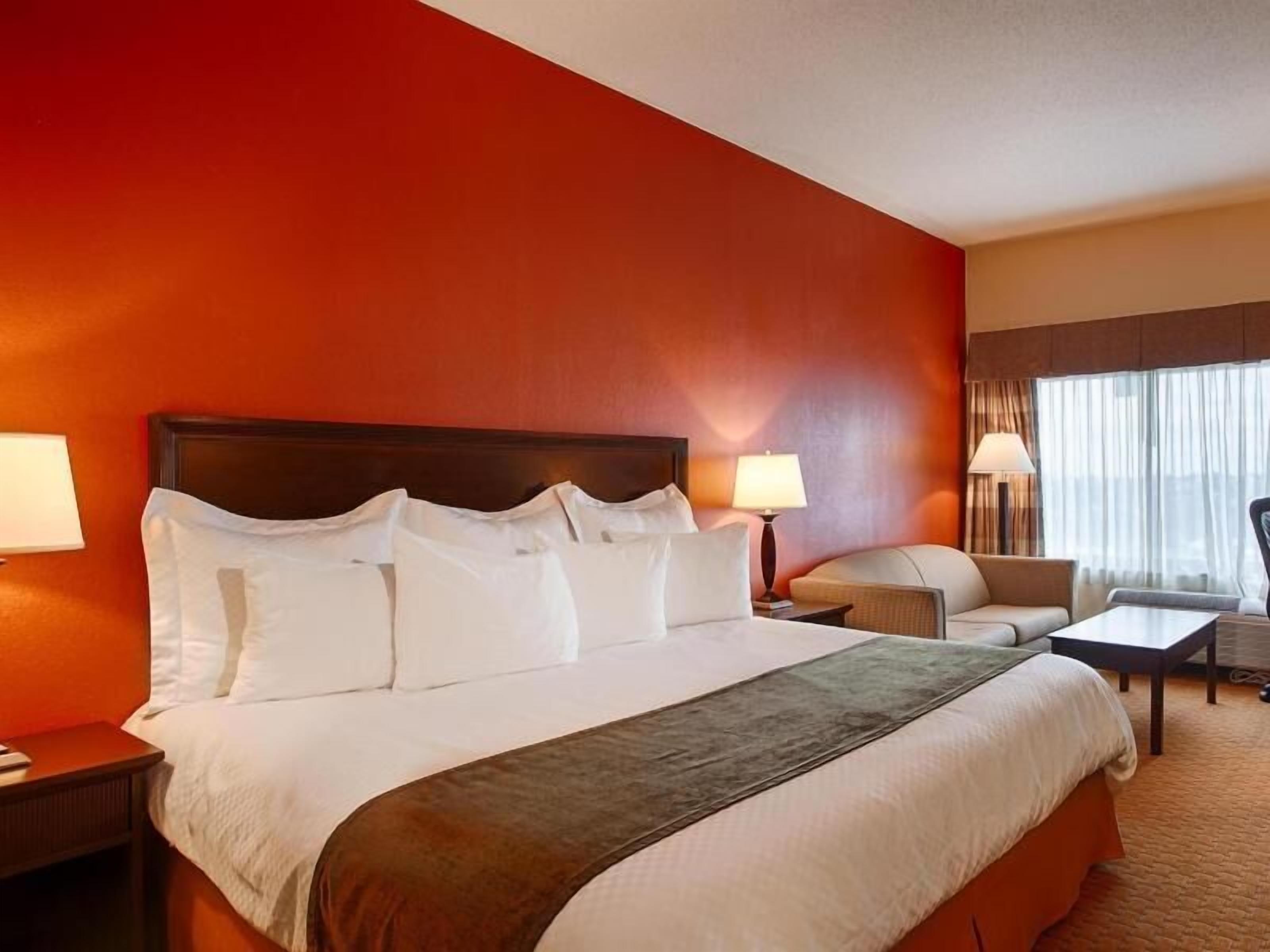 Ropa de cama hipoalergénica, caja fuerte, escritorio