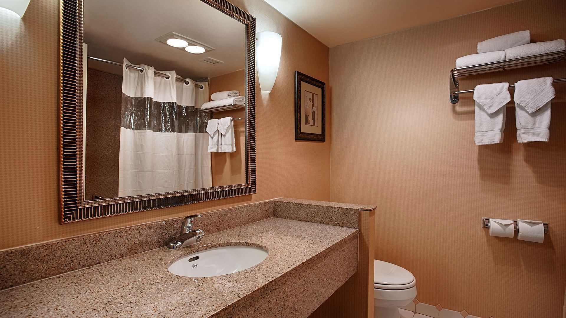 Baño | Ducha y bañera combinadas y artículos de higiene personal gratuitos