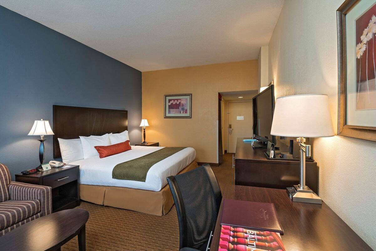 Ropa de cama hipoalergénica, caja fuerte, escritorio