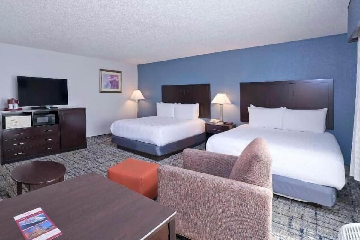 Hypo-allergenic bedding, in-room safe, desk, laptop workspace