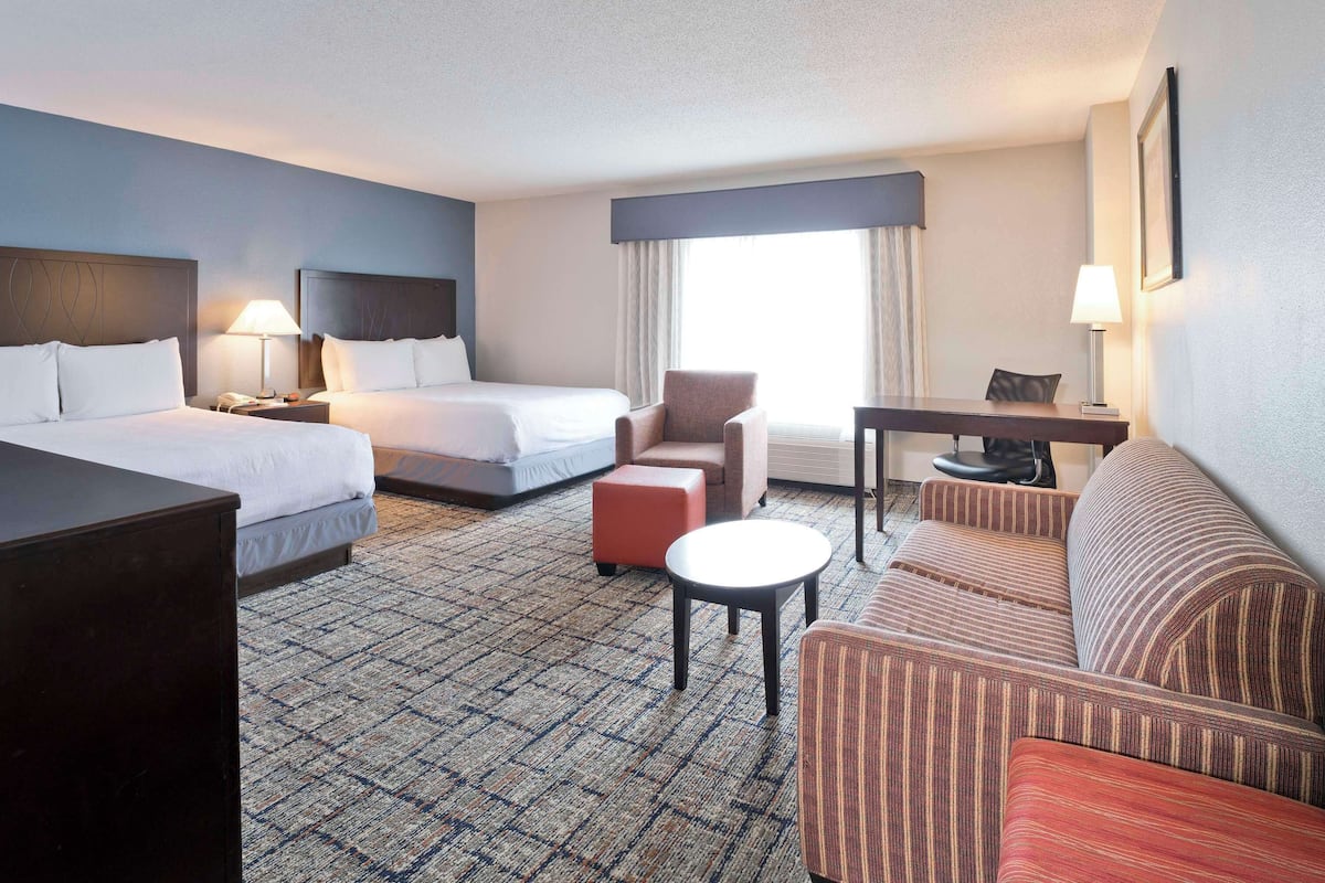 Suite, 2 Queen Beds (with Sofabed)