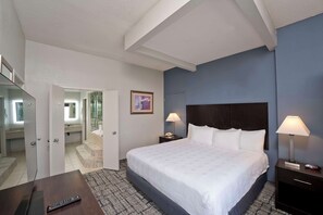 Suite, 1 King Bed, Non Smoking, Jetted Tub | Hypo-allergenic bedding, in-room safe, desk, laptop workspace