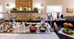 Free daily buffet breakfast - Elm Hurst Inn & Spa (Ingersoll)