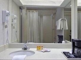 Chuveiro, toalhas de banho