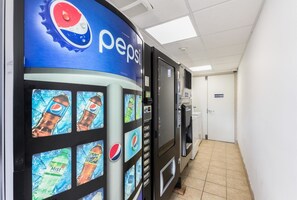 Vending machine - Motel 6 New Brunswick (New Brunswick)
