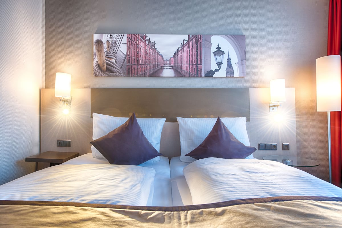 superior (superior room) | hypo-allergenic bedding, in-room safe, individually decorated, desk