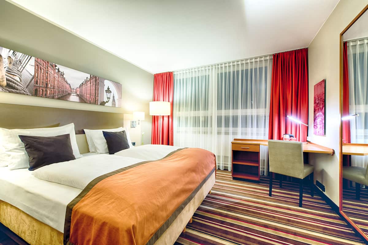 comfort room | hypo-allergenic bedding, in-room safe, individually decorated, desk